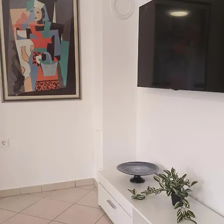 Sandra -private Parking And Garden شقة