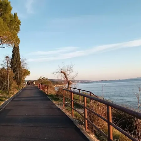 Sandra -private Parking And Garden *