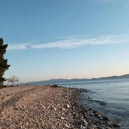 Sandra -private Parking And Garden زادار