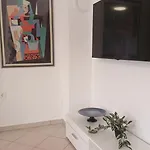 Sandra - Free Private Parking And Garden 아파트