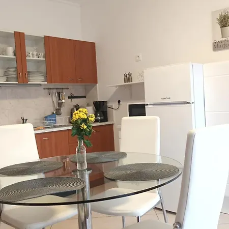 Sandra -private Parking And Garden شقة *