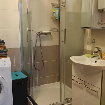 Sandra -private Parking And Garden *