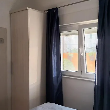 Sandra -private Parking And Garden