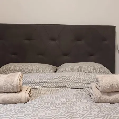 Apartment Sandra -private Parking And Garden