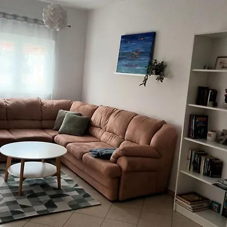 Sandra -private Parking And Garden Zadar