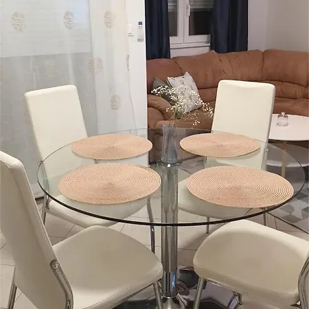 Apartament Sandra - Free Private Parking And Garden