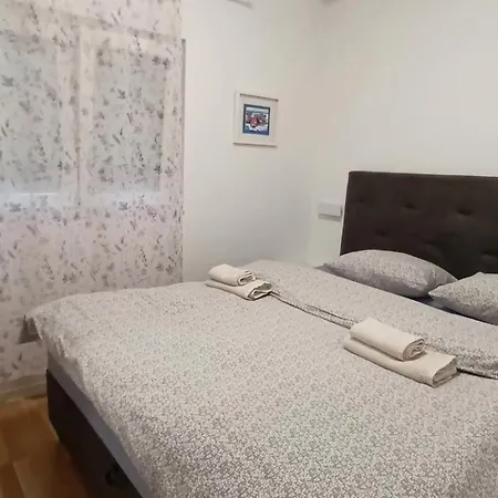 아파트 Sandra - Free Private Parking And Garden 자다르