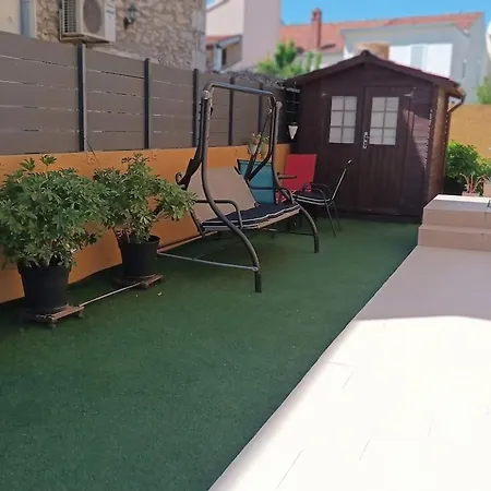 Sandra - Free Private Parking And Garden Zadar
