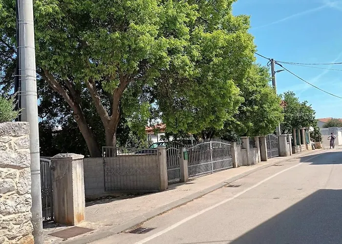 Sandra - Free Private Parking And Garden ザダル